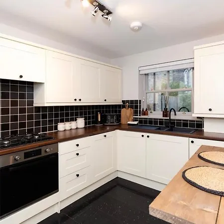 Ferienhaus Luxury Two Bed Inc Hot-tub And Free Parking Harrogate