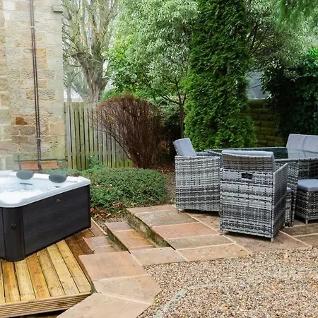 Ferienhaus Luxury Two Bed Inc Hot-tub And Free Parking Harrogate
