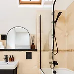 Luxury Two Bed Inc Hot-tub And Free Parking *