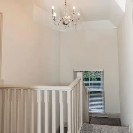 Luxury Two Bed Inc Hot-tub And Free Parking *