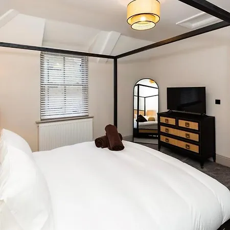 Luxury Two Bed Inc Hot-tub And Free Parking *