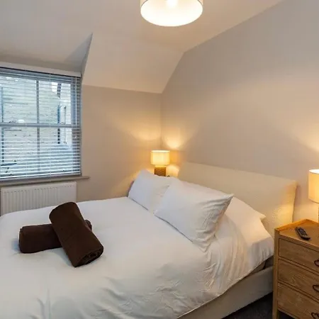 Luxury Two Bed Inc Hot-tub And Free Parking *
