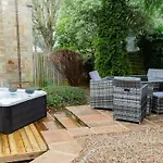 Holiday home Luxury Two Bed Inc Hot-tub And Free Parking Harrogate