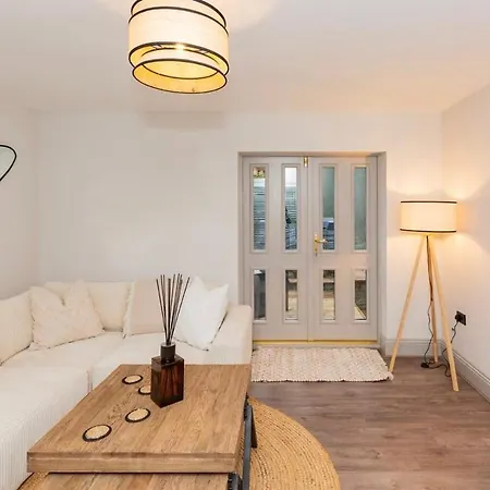 Luxury Two Bed Inc Hot-tub And Free Parking 度假居
