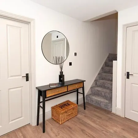 Vakantiehuis Luxury Two Bed Inc Hot-tub