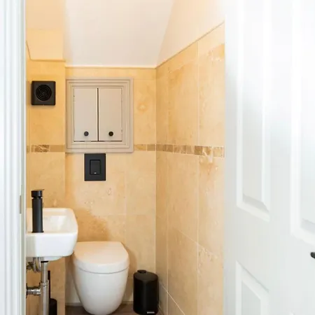 Luxury Two Bed Inc Hot-tub Vakantiehuis *